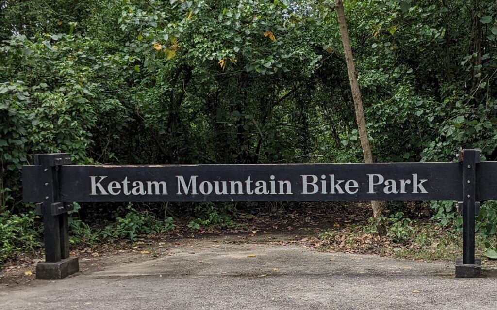 ウビン島 ケタム・マウンテンバイク・パーク（Ketam Mountain Bike Park）の看板
